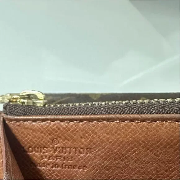 Vintage Louis Vuitton Monogram Sarah Wallet - Picture 14 of 14